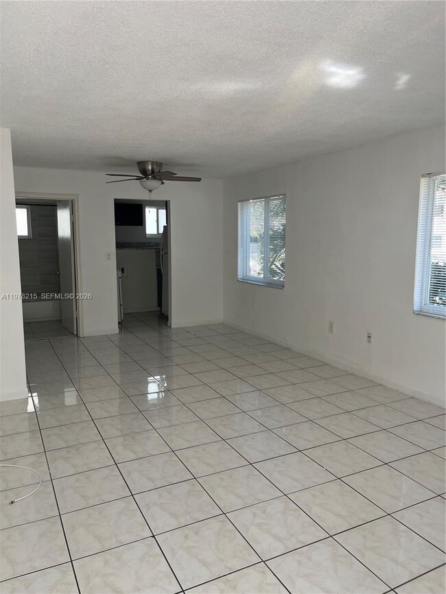 Building Photo - 960 Biarritz Dr