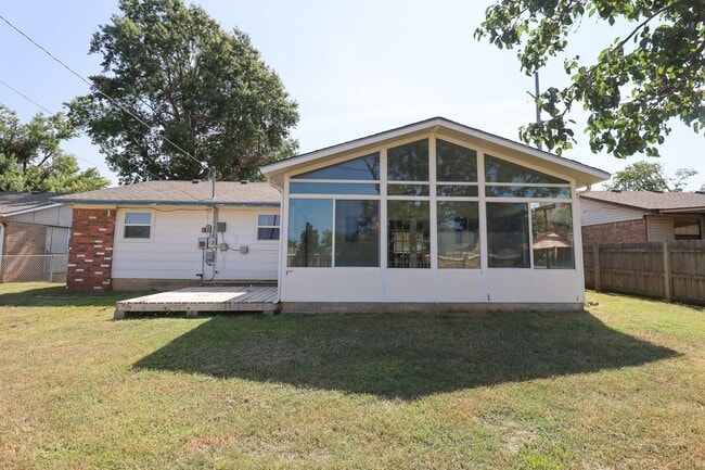 Building Photo - 3 Bed 2 Bath Sand Springs