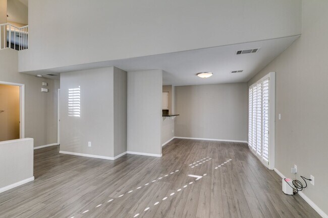 Building Photo - GORGEOUS HOME WITH TONS OF UPGRADES*GATED COMMUNITY WITH A COMMUNITY POOL*