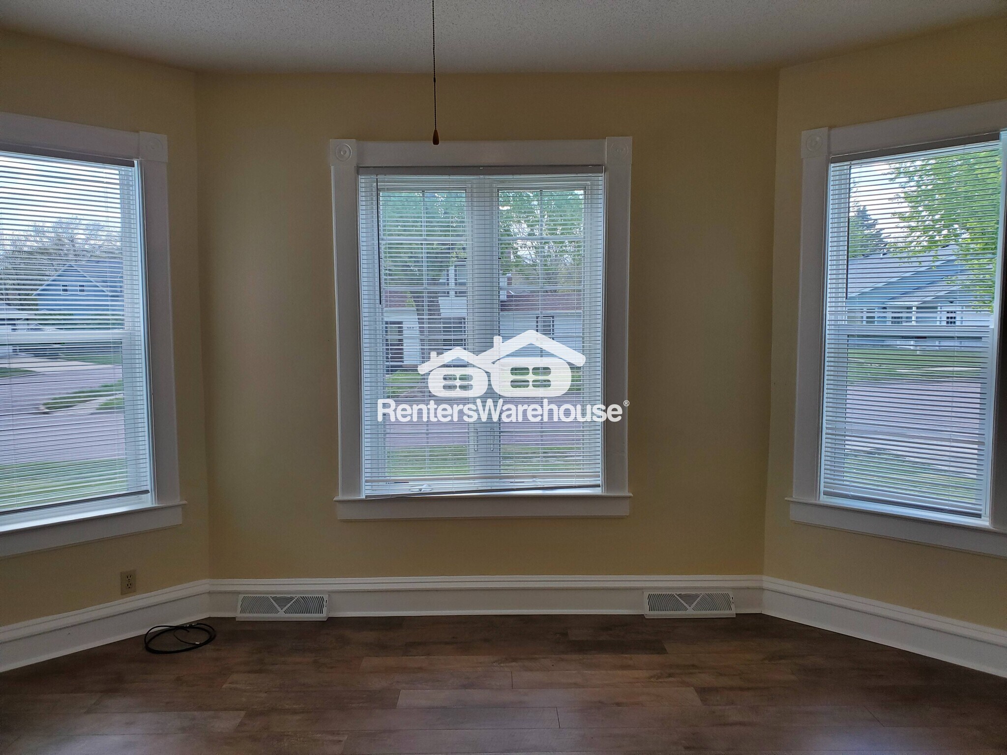 Building Photo - 108 3rd St W