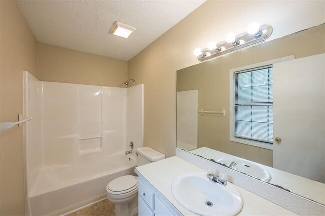 Building Photo - 3038 Courtney Dr