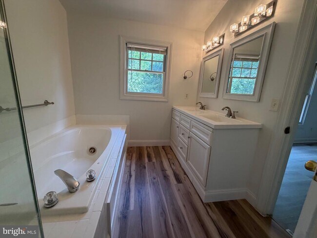 Building Photo - 4009 Dogberry Ln