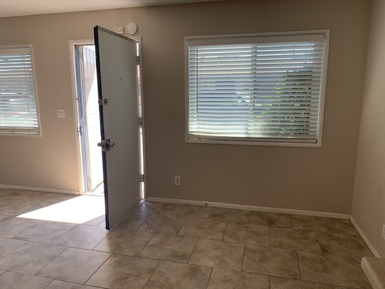 Front of dining/living - 516 W Atkins Ave