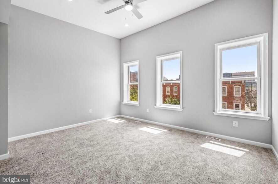 Building Photo - 1704 E Chase St