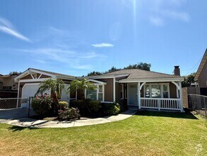 Building Photo - Charming 2 Bedroom 1 Bath