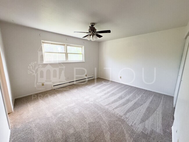 Building Photo - 206 Catalina Pl
