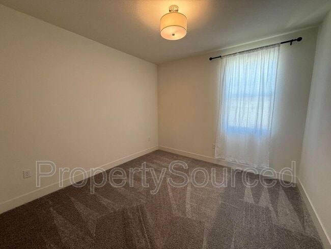 Building Photo - 2044 Daimler St