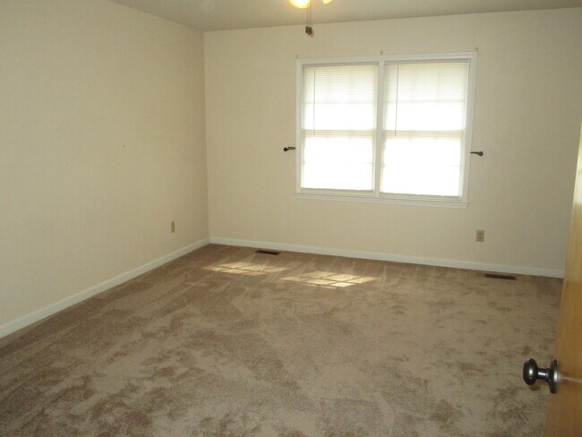 Building Photo - 4 Ashley St