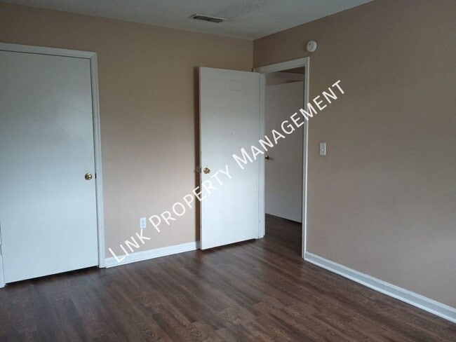 Building Photo - 5007b N Moore Ln