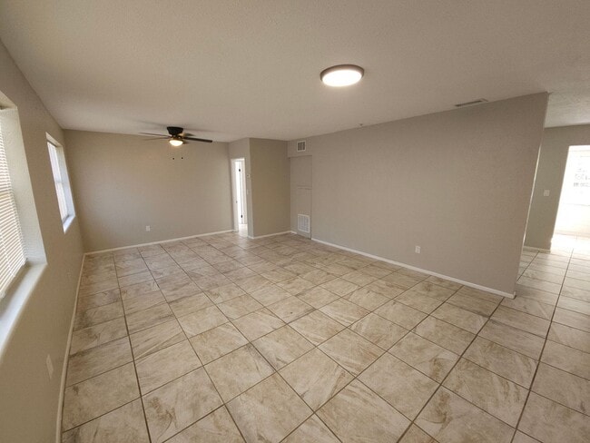 Building Photo - FOR RENT!!! BEAUTIFUL AND SPACIOUS 3 BEDRO...