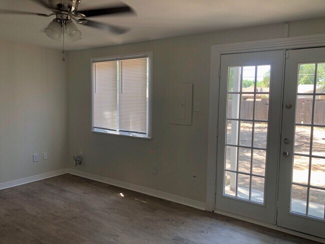 Building Photo - Pre leasing now for August 10th move in!