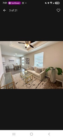 Building Photo - 425 E Acacia Ave