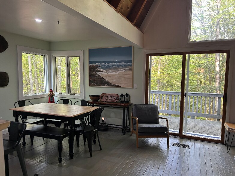 Building Photo - 4281 W Fox Farm Rd