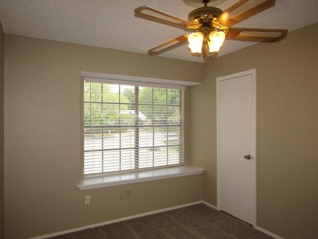 Building Photo - 7612 Islander Dr