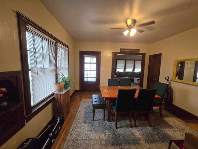 Building Photo - 3 Bedroom with garage and basement