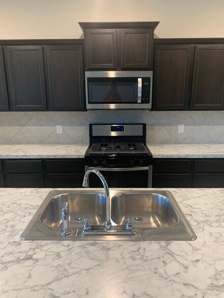 Building Photo - 1874 Indigo Ln