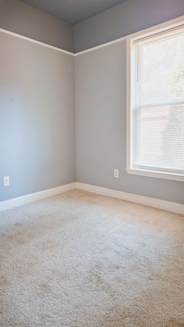 Building Photo - Spacious 4/3.5 w/ Master on Main and Fully...