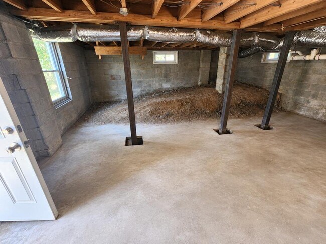 Building Photo - 972 Biltmore Dr NE