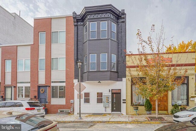 Building Photo - 952 N Marshall St