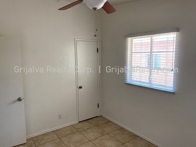 Building Photo - 1415 E Elm St