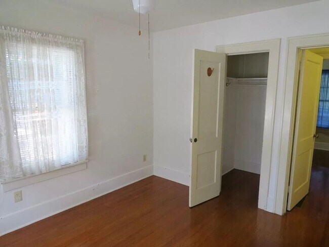 Building Photo - 904 1/2-310-312 E Elizabeth St