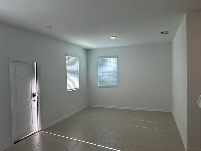 Building Photo - Spacious Corner Unit 3BR/2.5BA Townhome in Kissimmee!