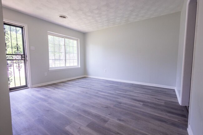 Building Photo - 5010 Ruthie Cove