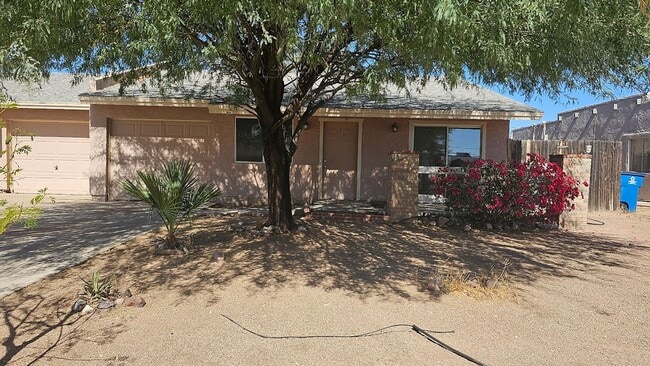 Primary Photo - 1514 E 28th Ave