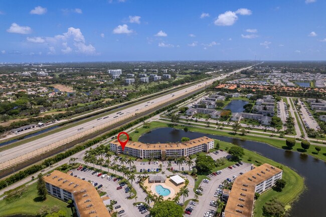 Building Photo - 1052 Hythe A