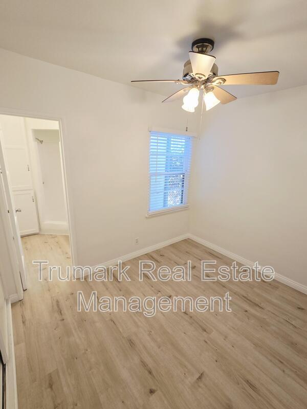 Building Photo - 526 Naranja Dr
