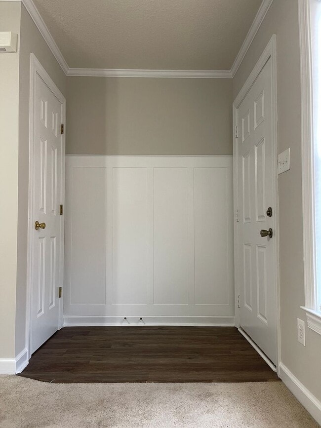 Building Photo - Splendid on Springwood