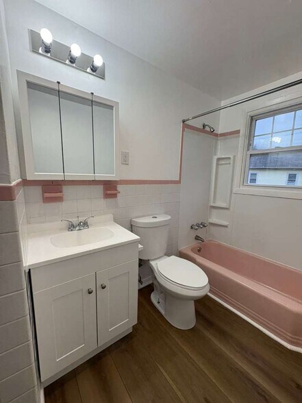 Building Photo - 880 First Ave