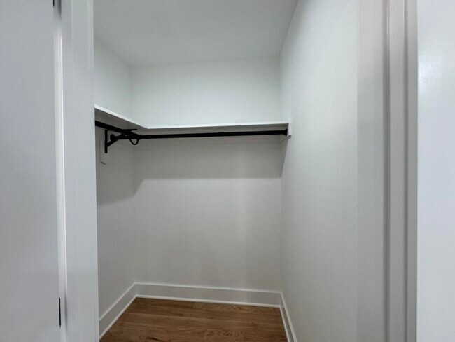 Building Photo - 170 Griffith St