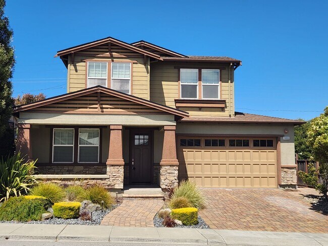 Building Photo - Spacious 5 bedroom house