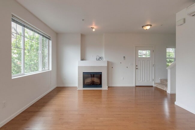 Building Photo - Timberland Falls Condo - 2bd, 2ba, 1011 sq...