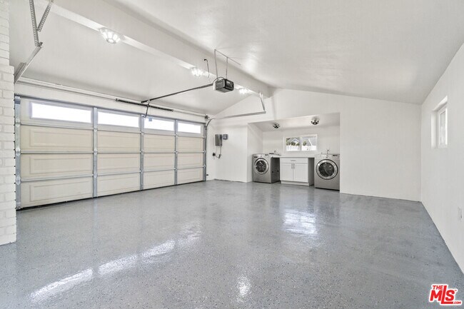 Building Photo - 1060 Palisair Pl
