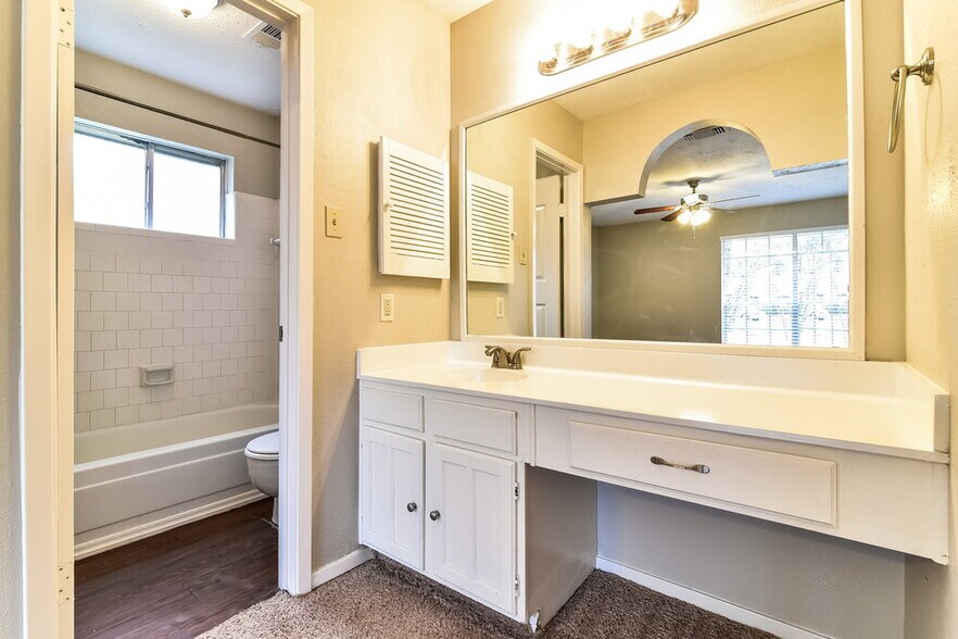 Building Photo - 4606 Lost Lake Ln