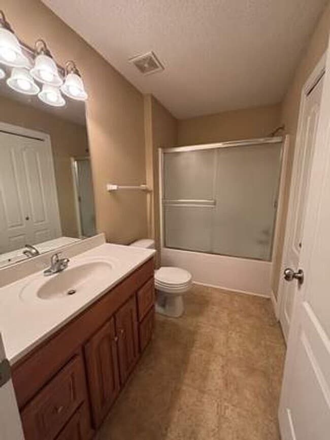 Building Photo - Spacious 2BR 2.5 BA Home w/ Granite tops + Garage in Blue Springs