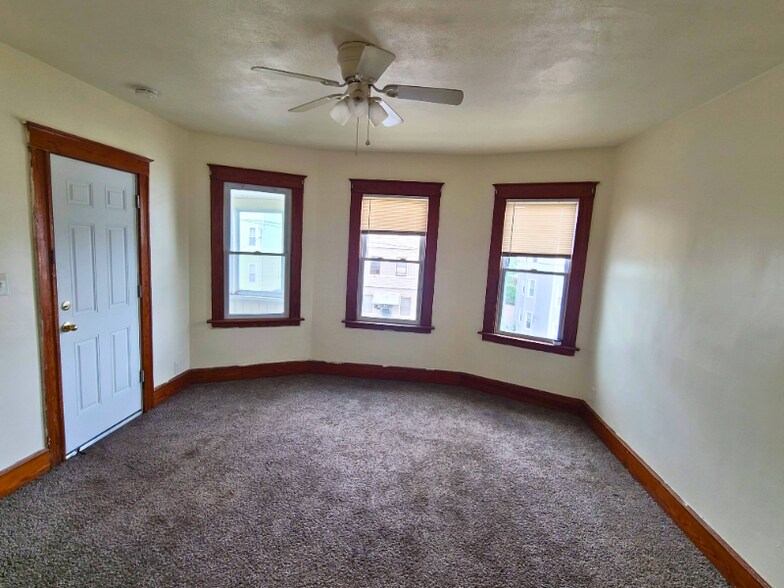 Primary Photo - 116 Miller St