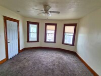 Building Photo - 116 Miller St