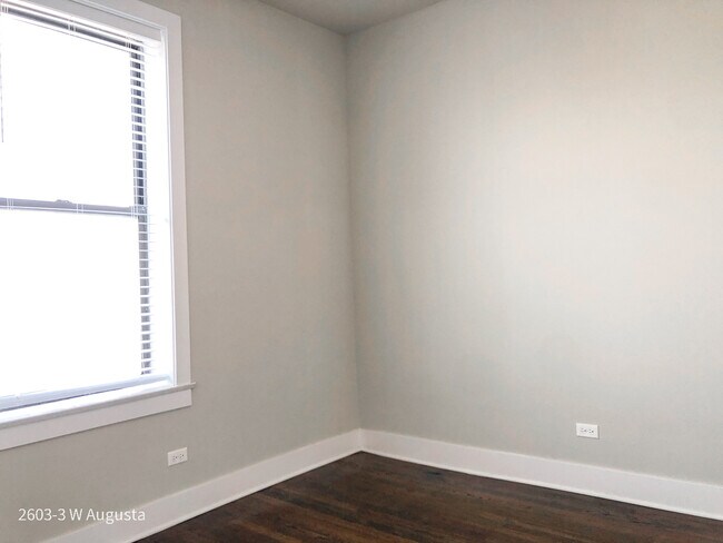 Building Photo - 2603 W Augusta Blvd