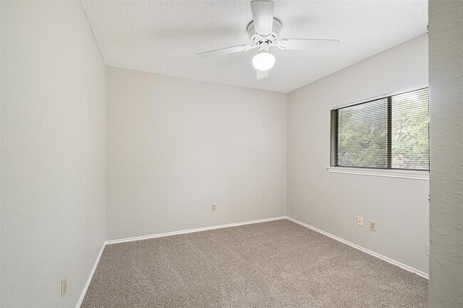 Building Photo - 6716 Shiner St