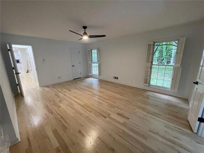 Building Photo - 160 Boxelder Ln