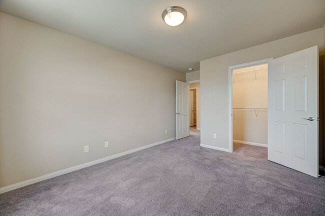 Building Photo - 706 Eros Ct
