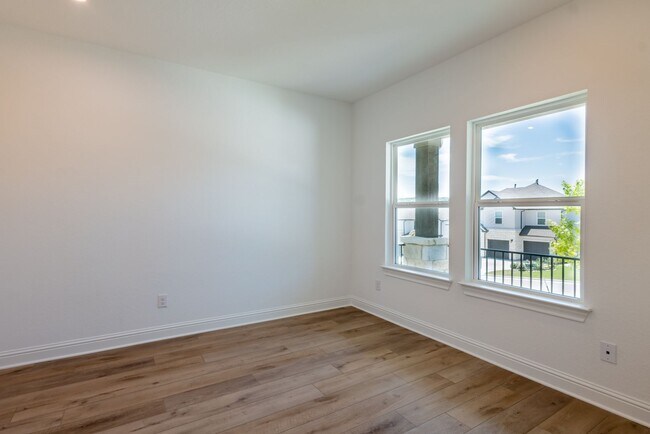 Building Photo - 1040 Villa Rialto View
