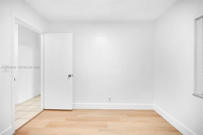 Building Photo - 304 SW 77th Ave