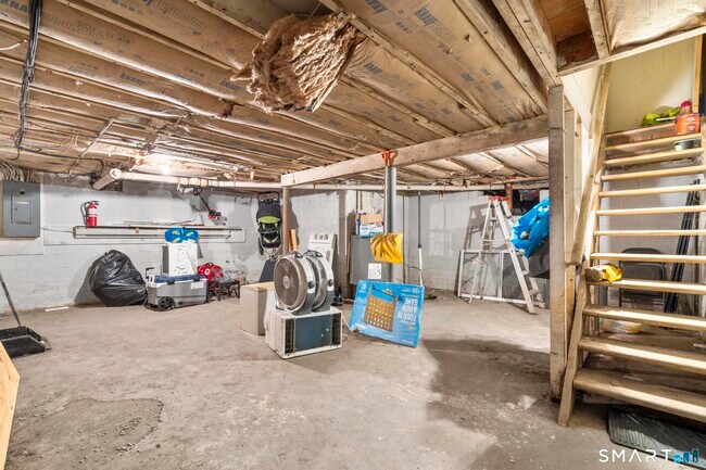 Building Photo - 84 Taylor Ave