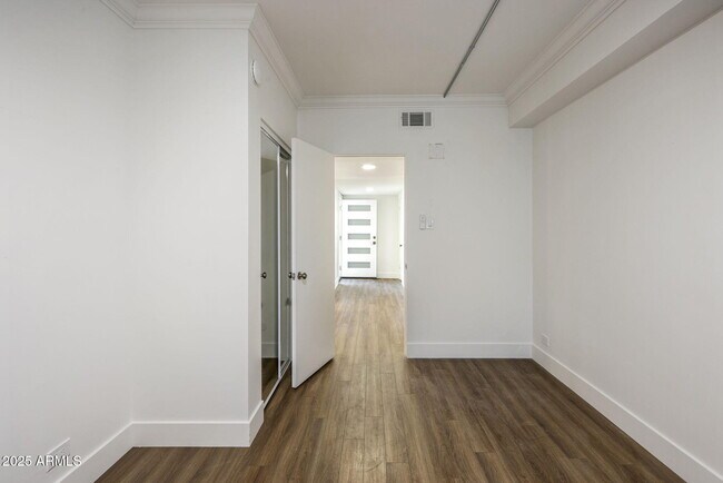 Building Photo - 6936 E 3rd St