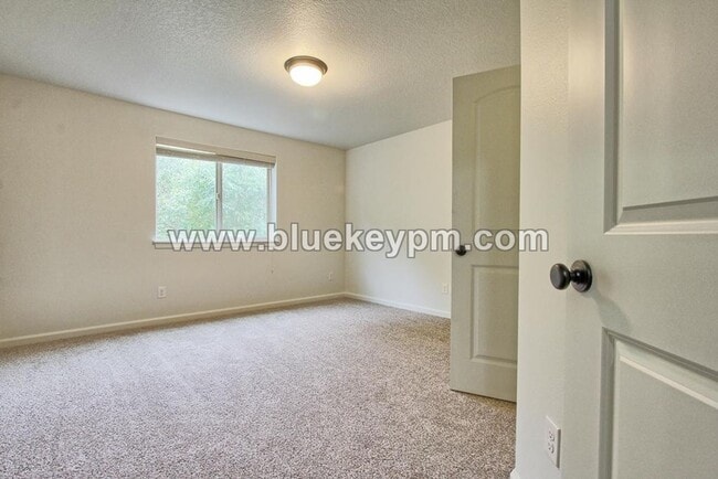 Building Photo - 121 N 42nd Pl