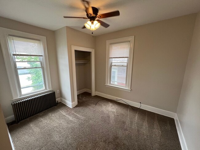Building Photo - HUGE 3-Bedroom home in Bellevue!